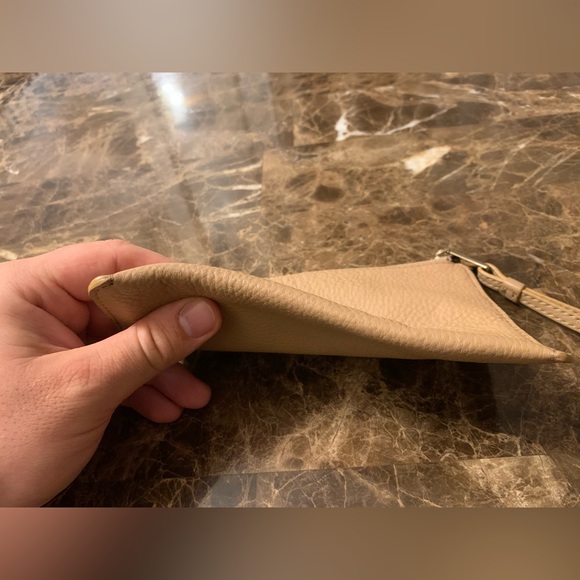 COLE HAAN Mens Medium Zip Pouch Jitney II Sandstone Tan Leather Wallet Wrist - Picture 4 of 10